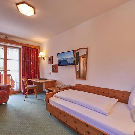 Landhotel Zum Bad Krün Екстериор снимка