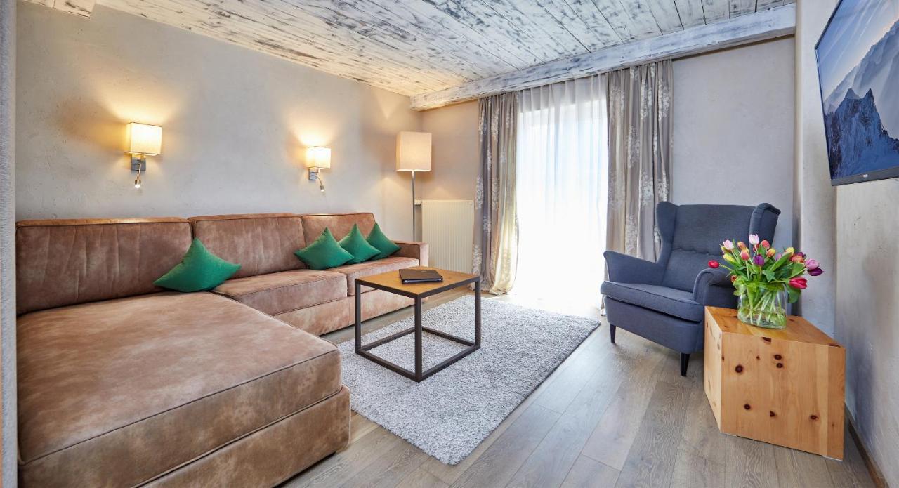 Landhotel Zum Bad Krün Екстериор снимка
