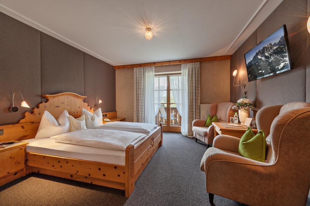 Landhotel Zum Bad Krün Екстериор снимка